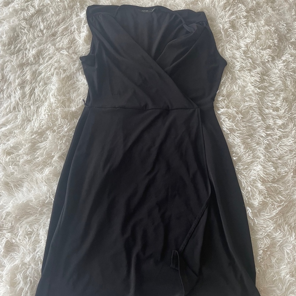Plain V cut black dress